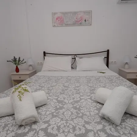 Filoxenia Apartment *